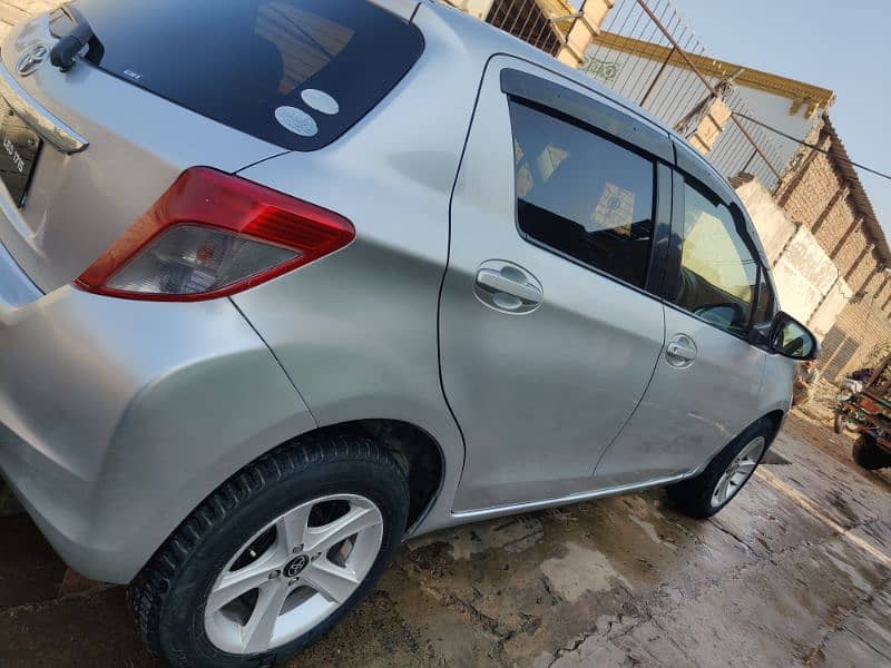 Toyota Vitz 2011 8