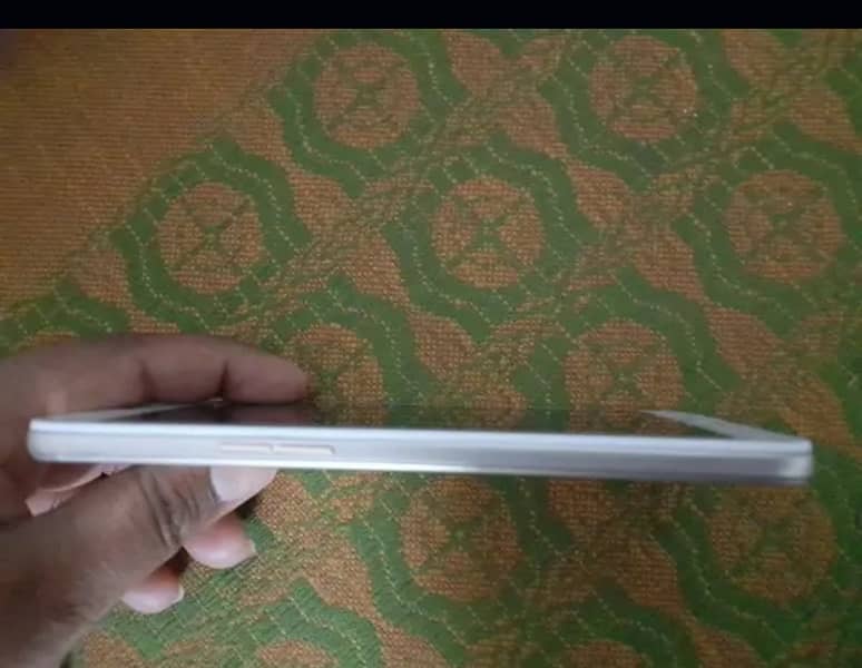 oppo F1s 4/64 condition 10/10 only phone 1