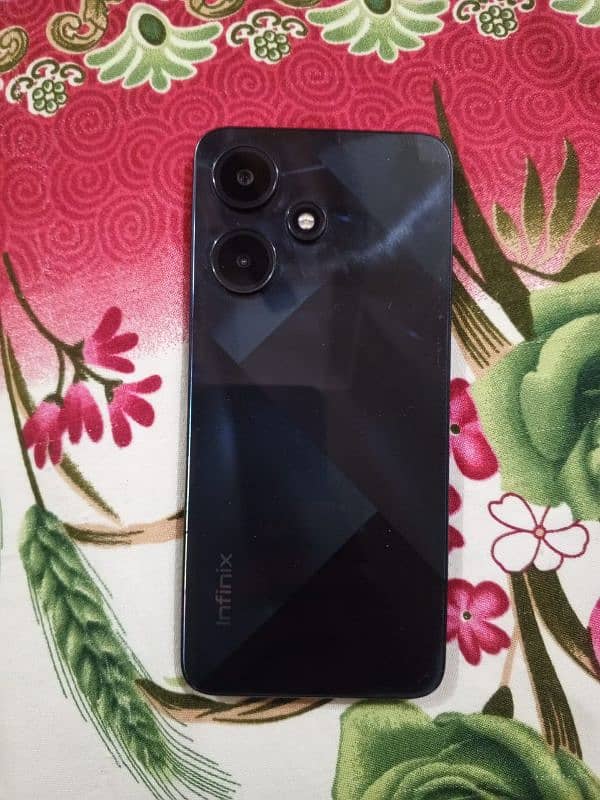 Infinix Hot 30i. 8+8/128gb 0