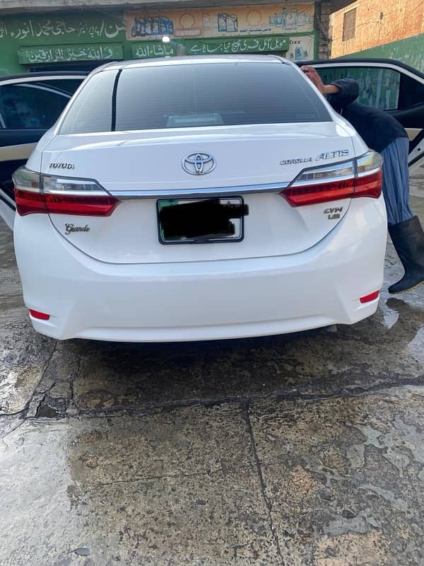 Toyota Altis Grande 2017 3