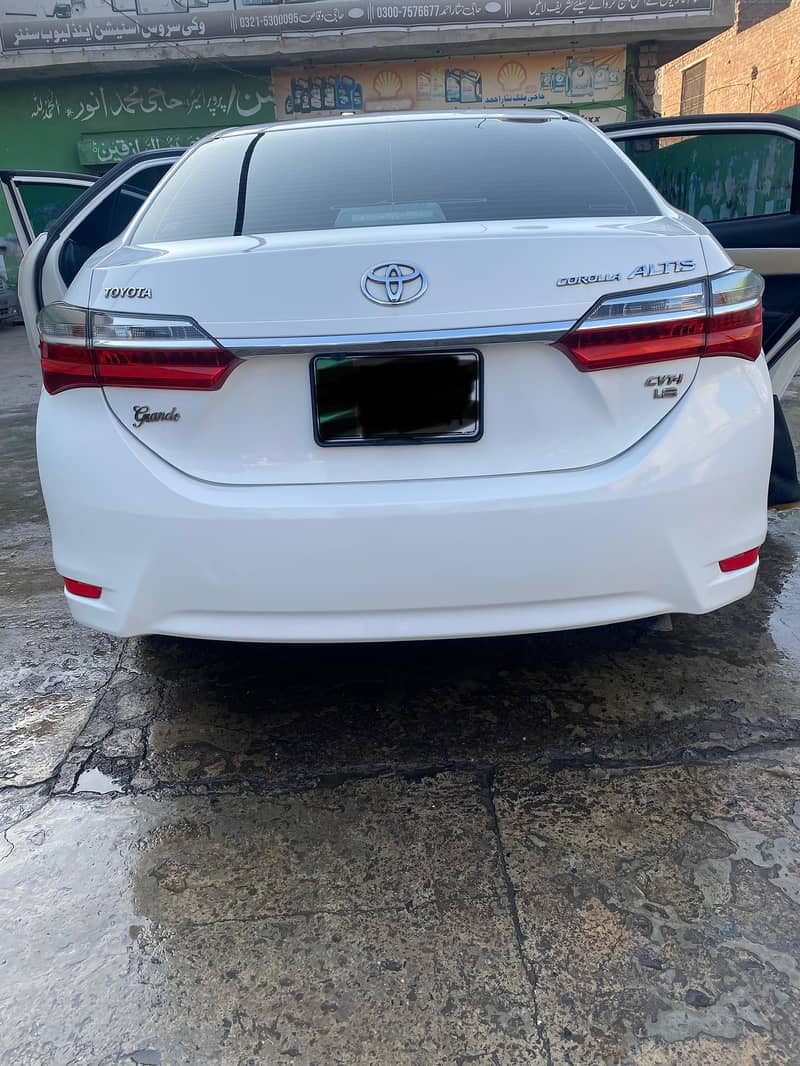 Toyota Altis Grande 2017 4