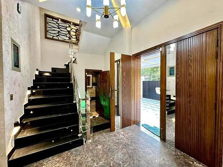 7 MARLA LUXURY HOUSE FOR RENT 6