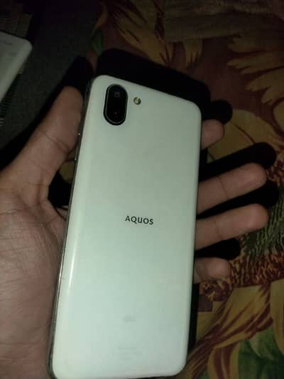 Sharp Aquos R2 - Mobile Phones - 1098086919