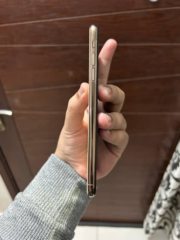 Iphone xs max 4