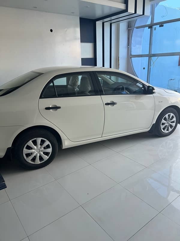 Toyota Corolla XLI 2012 like brand new car. low millage 2