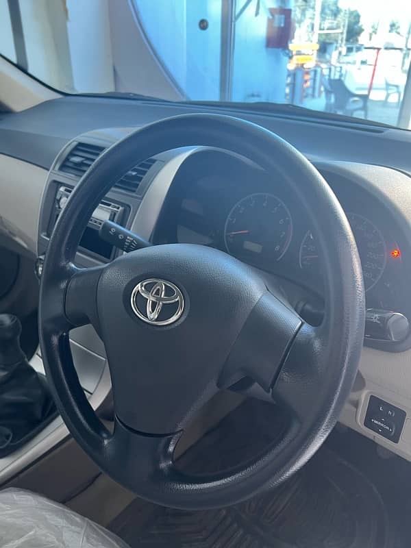 Toyota Corolla XLI 2012 like brand new car. low millage 5