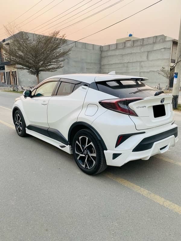 Toyota C-HR 2017 4