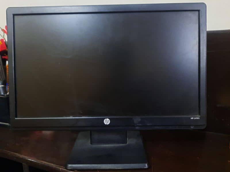 HP LCD COMPUTER MONITOR 18 INCH WITH CABLES ORIGINAL 1