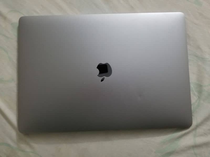 Macbook pro 2021, live bar, 15.6 inches 1