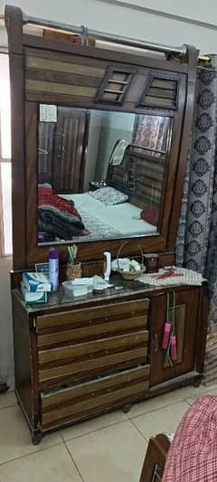 Dressing table with Divider