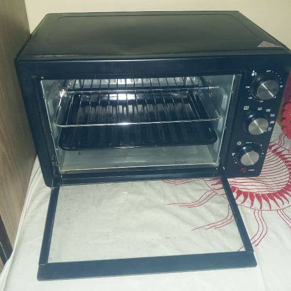 Toaster company ka oven hai brand new hai use nai Kiya belkul be 0