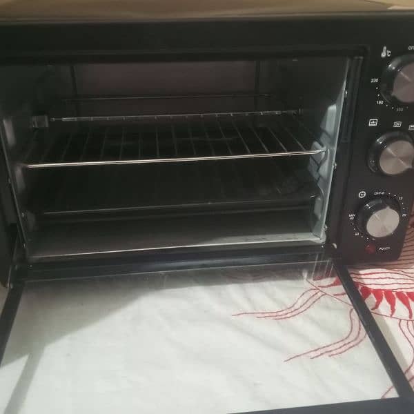 Toaster company ka oven hai brand new hai use nai Kiya belkul be 5