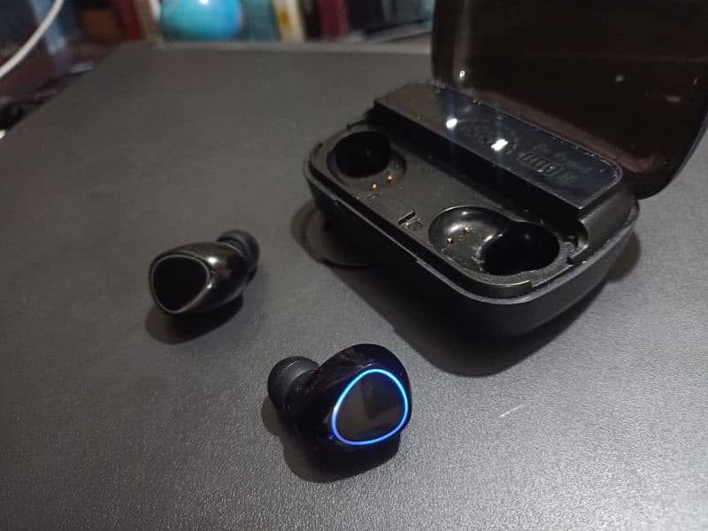 M10 earbuds 5