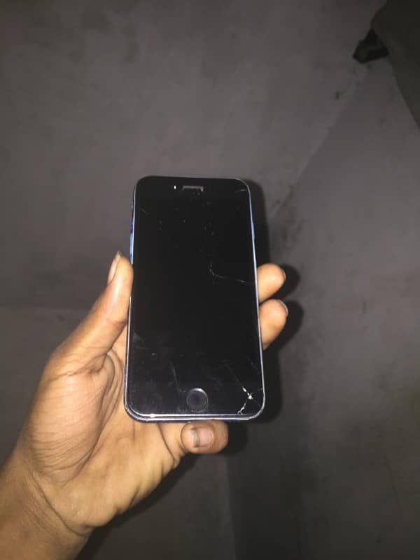 iPhone 8 (128gb) just front glass break hai! 2