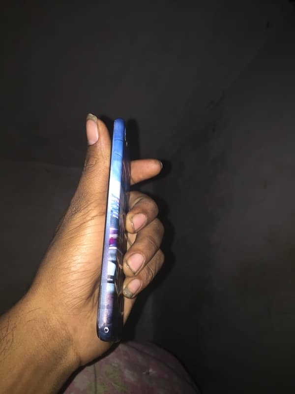 iPhone 8 (128gb) just front glass break hai! 5