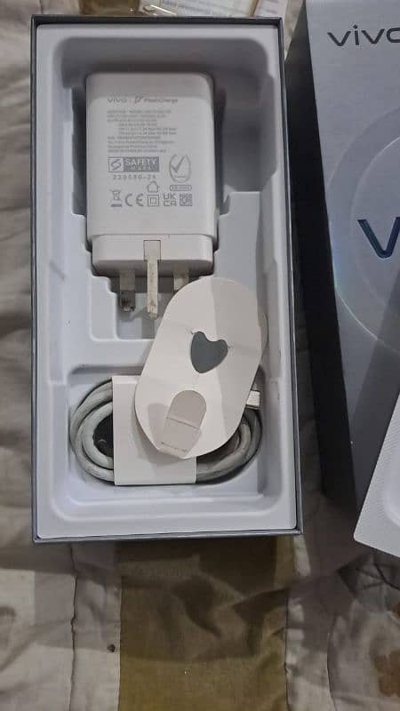 vivo v30 lite 5g non pta 12gb 256gb 80watt charger Box 5