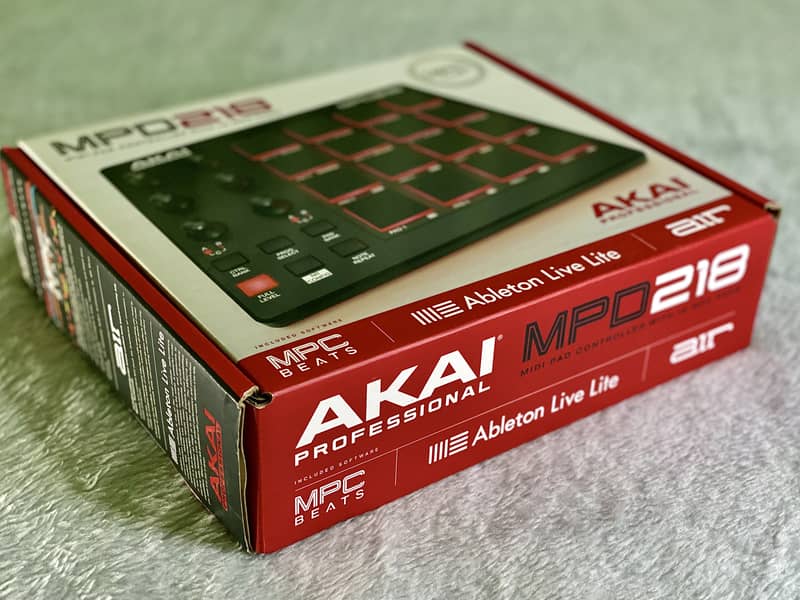 Akai MPD 218 USB MIDI Pad Controller. 2