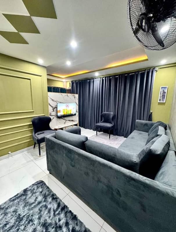 1 Bedroom VIP Full furnish flat per day available in Bahria town Lahore 13