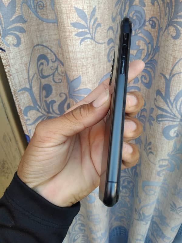 iPhone 11pro non PTA 7