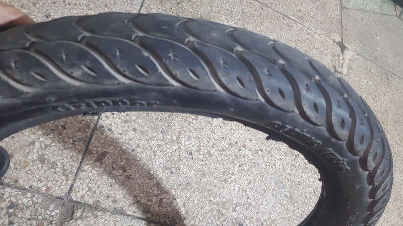 Service Tyre Honda 125 back side 0