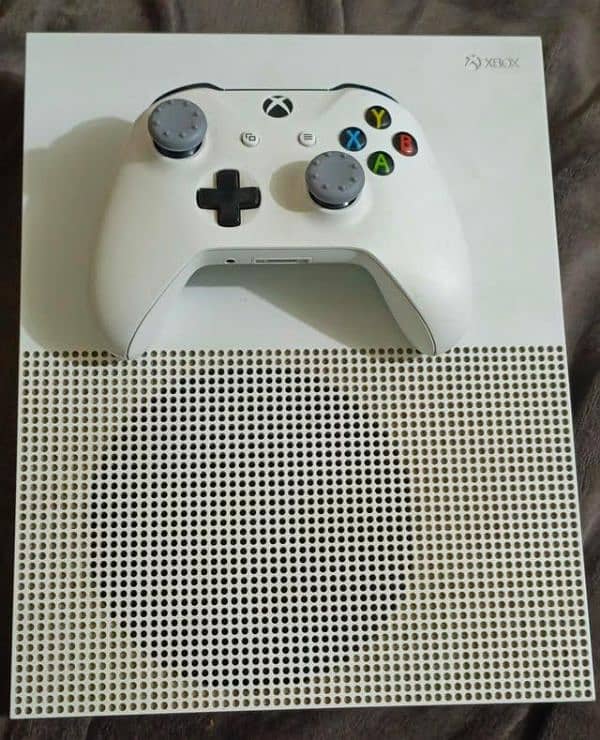 Xbox one S  1 TB 3