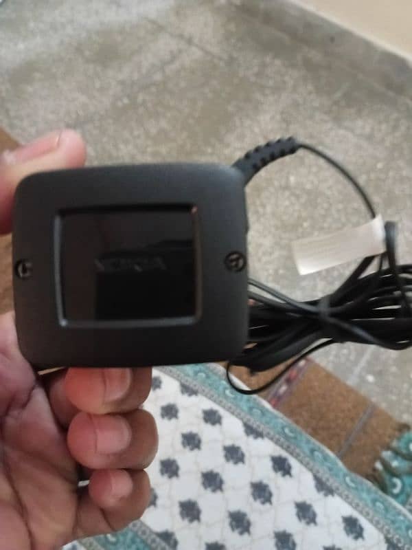 Nokia ka dabay say neklay hoay original barek pin walay charger 2