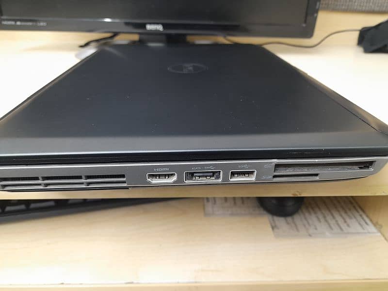 Dell Laptop like new 3