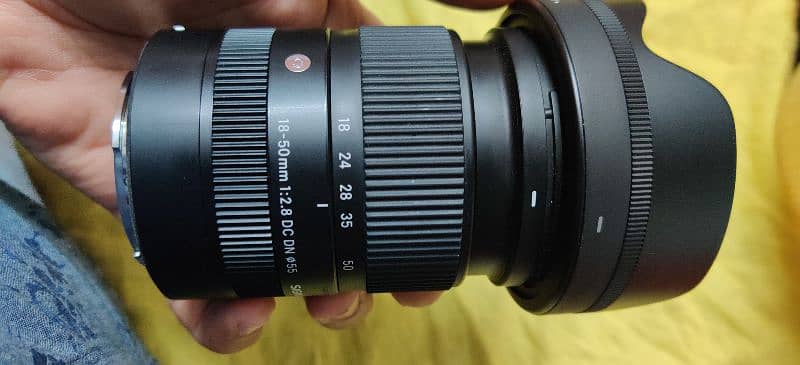 Sigma 18-50mm lens f2.8 for mirrorless Sony mount condition 10/10 1