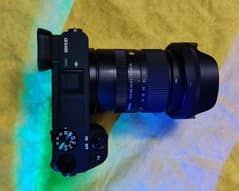 sony A6400 with sigma 18-50mm f 2.8 lens 10/10 condition