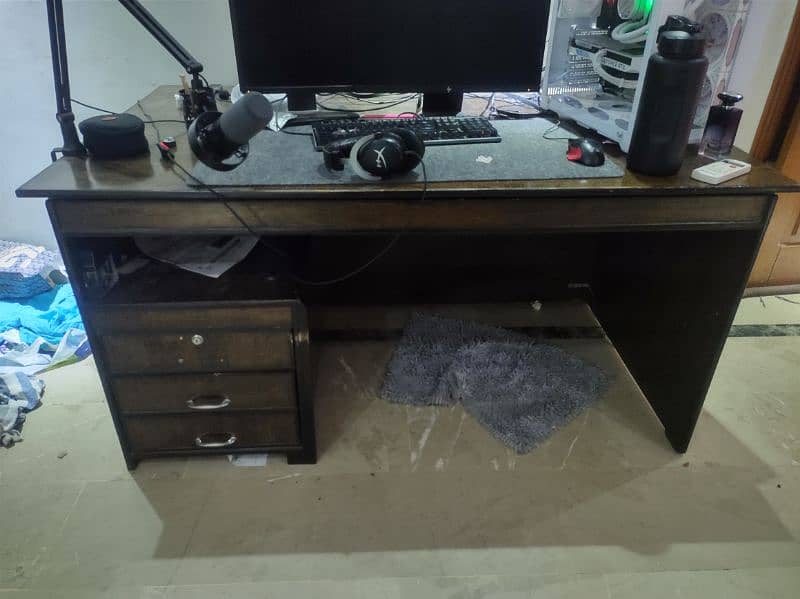 Computer table good condition 0