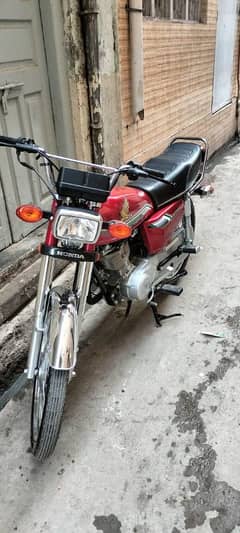 HONDA 125 unregistered 6;495Km