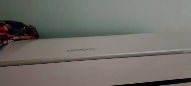 Kenwood ac 1 ton brand new condition. .  cool n heat 0