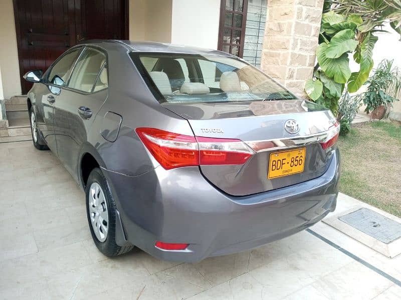 Toyota Corolla GLI 2015 Manual in Outclass Original Condition in DHA 3