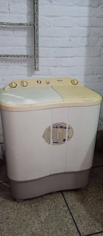 Haier TWIN-TUB WASHING MACHINE Model: HWM80-113S 1