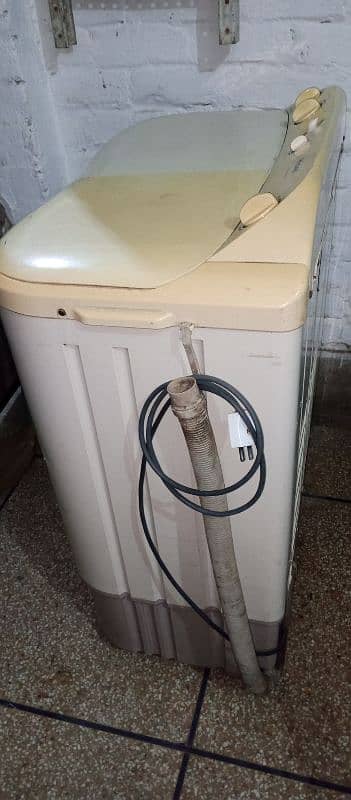 Haier TWIN-TUB WASHING MACHINE Model: HWM80-113S 5