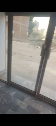 Office shesha door like new 14*10