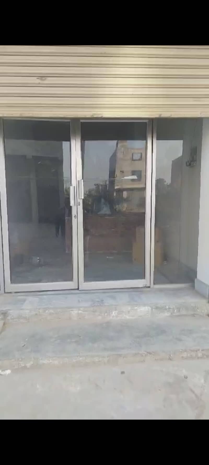 Office shesha door like new 14*10 4