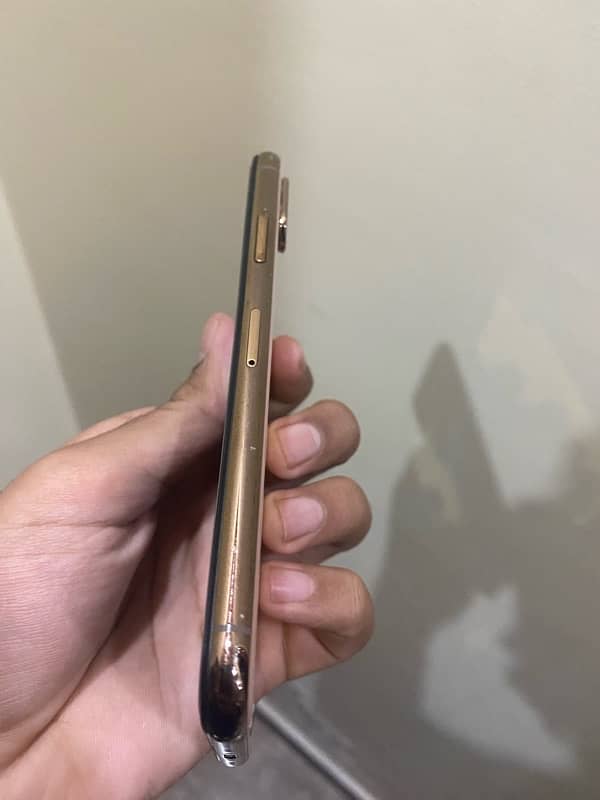 iPhone XS 256gb in Gold 2