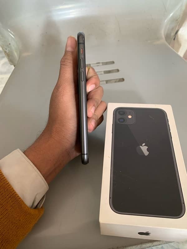 iPhone 11 64gb With box Nonpta 4