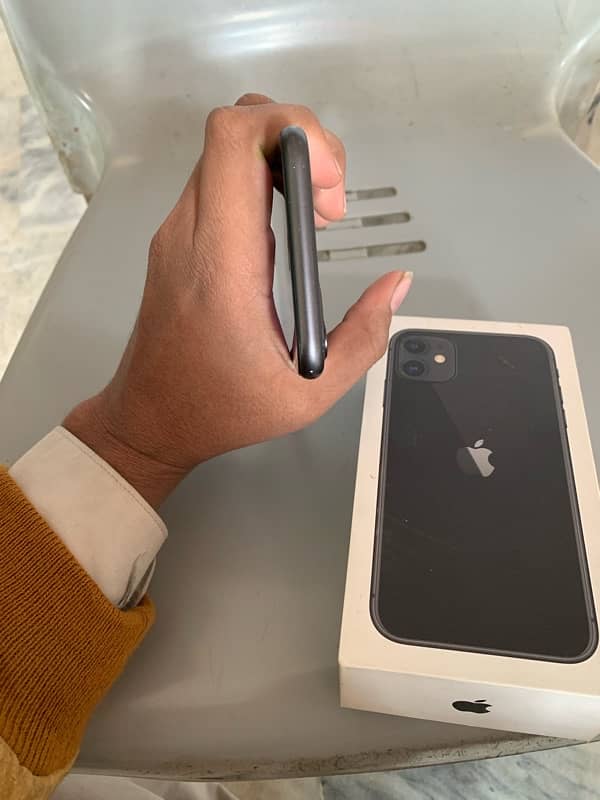 iPhone 11 64gb With box Nonpta 5