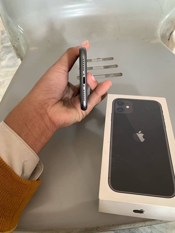 iPhone 11 64gb With box Nonpta 6