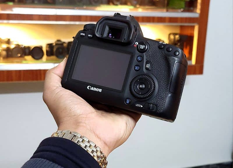 dslr Canon 6d (10/10) Professional body 4