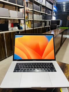 MacBook Pro 2017 | Core i7 | 16/512 | 4K Display | Touch Bar | 9.5/10