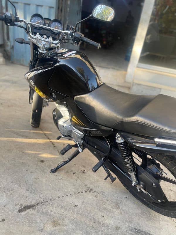 yamaha ybr 125G black color 2024 model 1