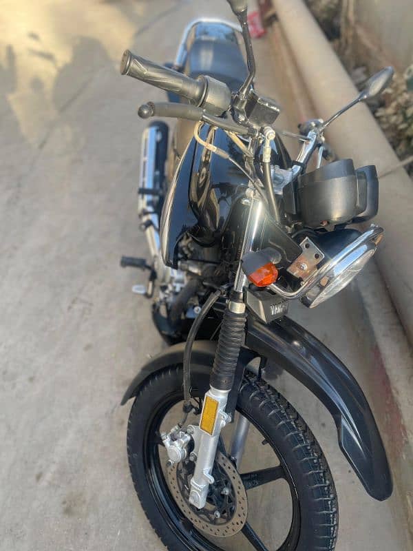 yamaha ybr 125G black color 2024 model 4