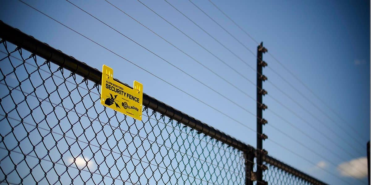 Electric fence / home security fence / wire fence / fence 19