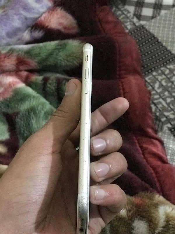 i phone 7 128 GB battery Nahi ha non PTA baqi thk ha jis Bhai na Lana 2