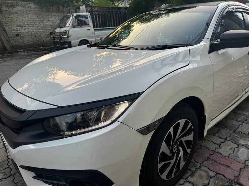 Honda Civic 1.8 i-VTEC CVT 2018 Model 1