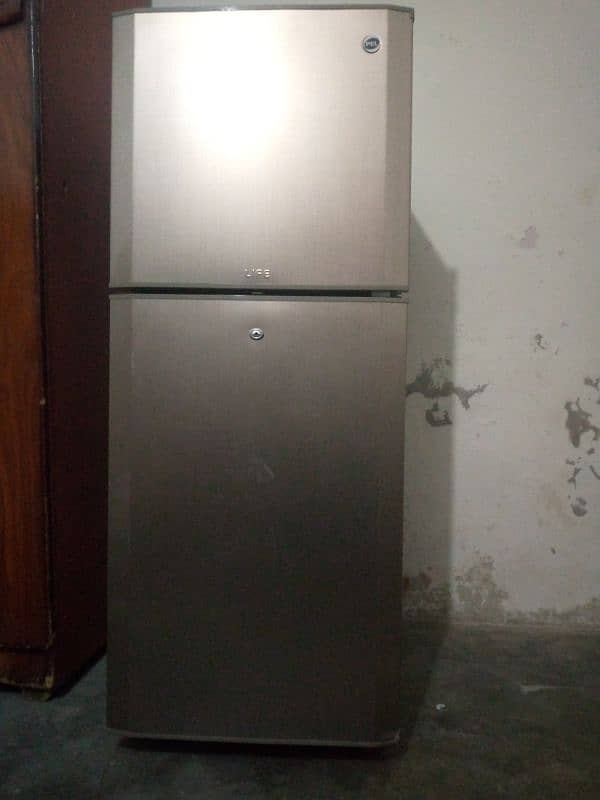 Pel freezer for sale only 7 months used aur abhi  5sal ki warranty hai 0