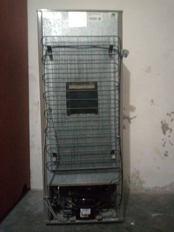 Pel freezer for sale only 7 months used aur abhi  5sal ki warranty hai 4